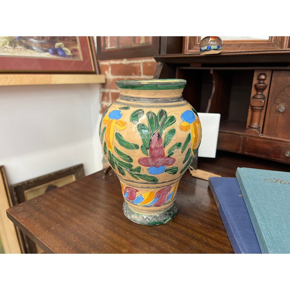 Italian Majolica Tin-Glazed Floral Vase 9″ Handpainted Earthenware, Deruta-Style - Picture 2 of 8
